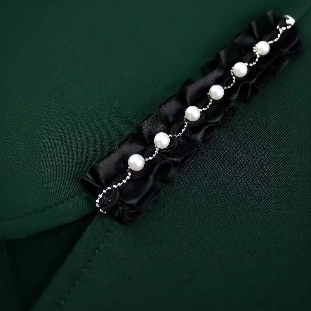 Damen figurbetontes Kleid mit großem Schleifenakzent und seitlichem Schlitz Echo Archiv