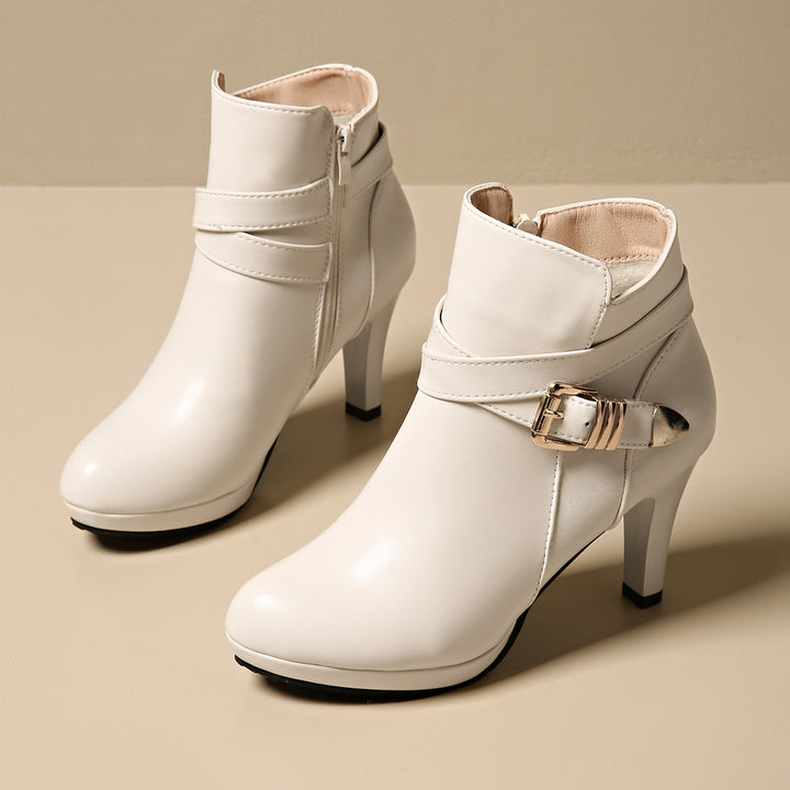Damen Elegante Ankle-Boots mit hohem Absatz, seitlichem Reißverschluss und dekorativem Schnallengurt – Varelle