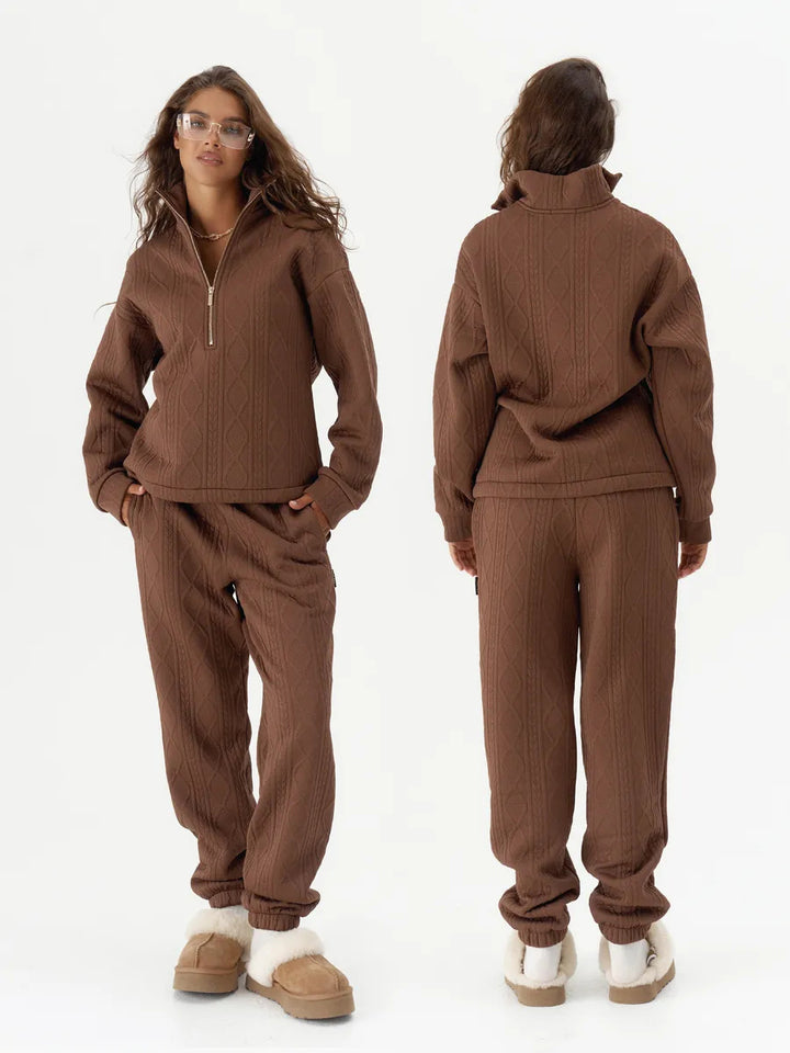 Damen Zopfstrick-Lounge-Set mit halbem Reißverschluss und hochtaillierter Jogginghose – Élanora