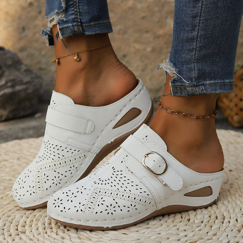 Damen Atmungsaktive Lederimitat-Mules mit ergonomischem Komfortfußbett und Zierschnitt – Avérine