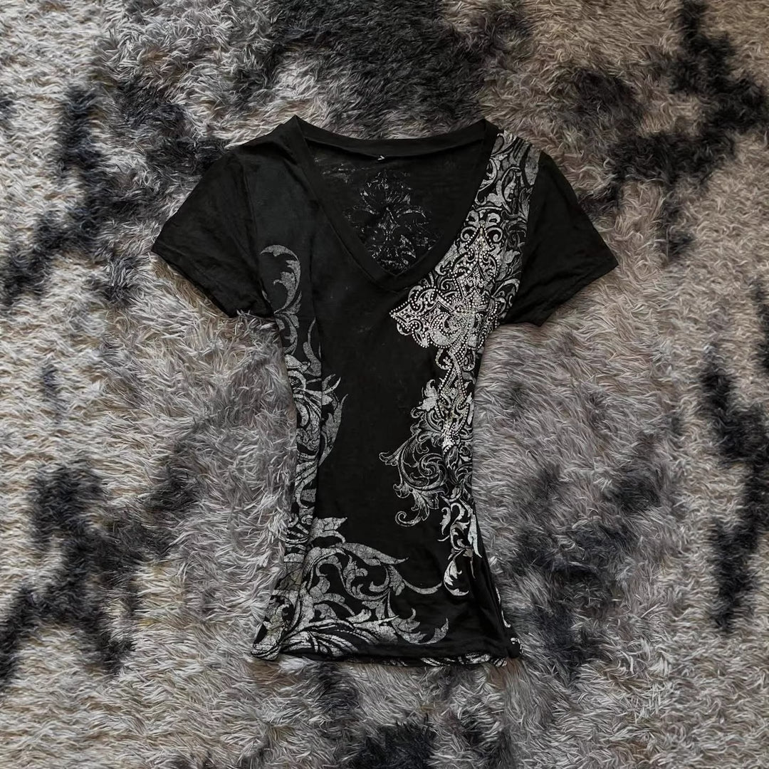 Damen Elegantes V-Ausschnitt T-Shirt mit kunstvollem Design Echo Archiv