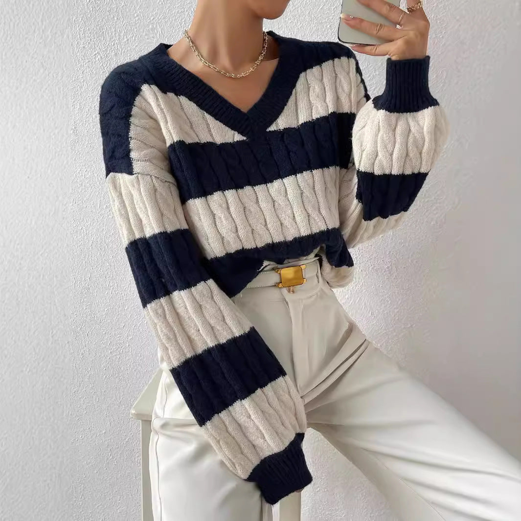 Damen nan gestreifter Grobstrick-Pullover mit Zopfmuster, tiefem V-Ausschnitt und oversized Passform Echo Archiv
