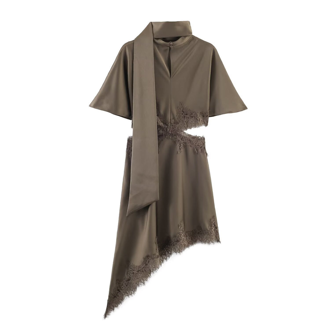 Damen Wickelkleid mit elegantem asymmetrischen Schnitt und zarter Spitzenverzierung Echo Archiv