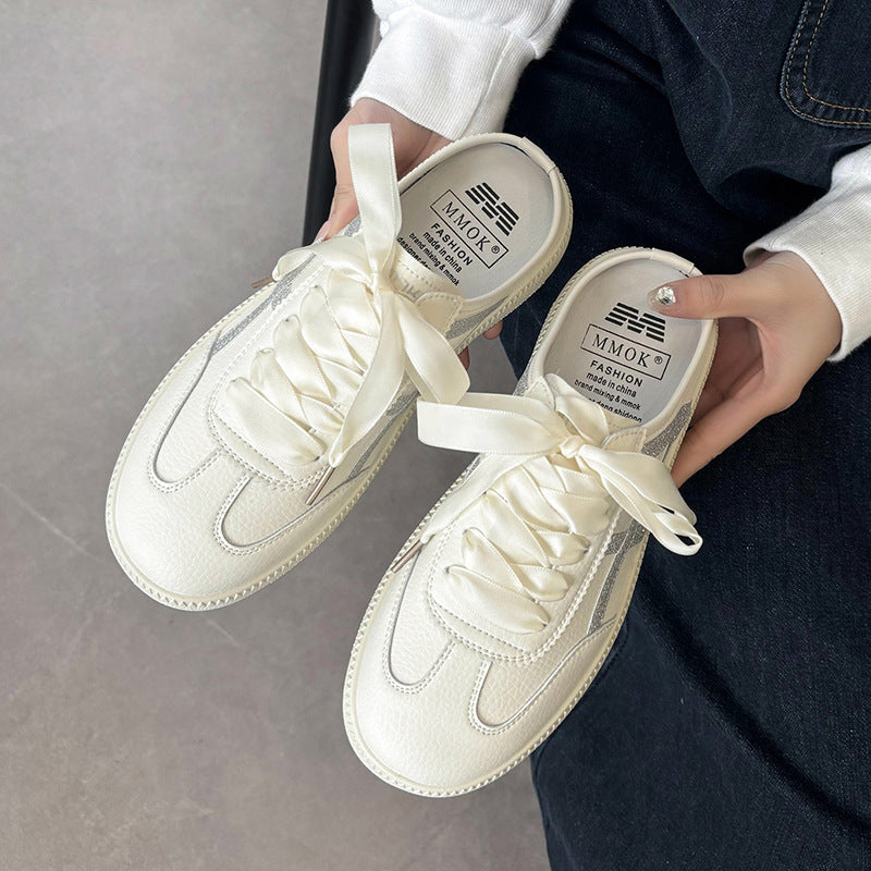 Damen Satin-Schnürpantoffel Mule-Sneaker mit offener Fersenpartie und Metallic-Optik – Lioré