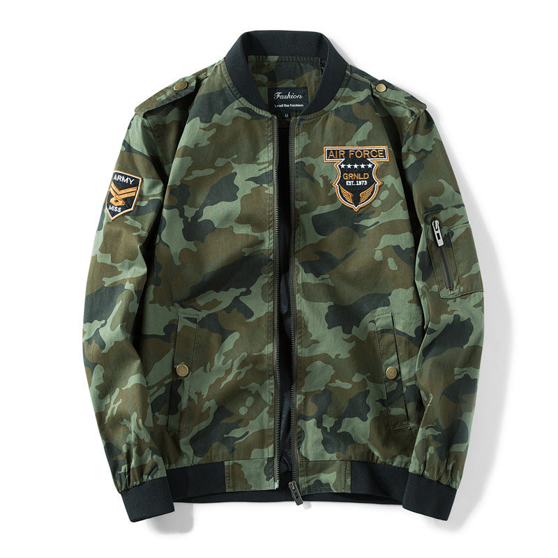 Herren Military-Camo Bomberjacke mit Patch-Details, Ärmeltasche und gerippten Bündchen – Brevano