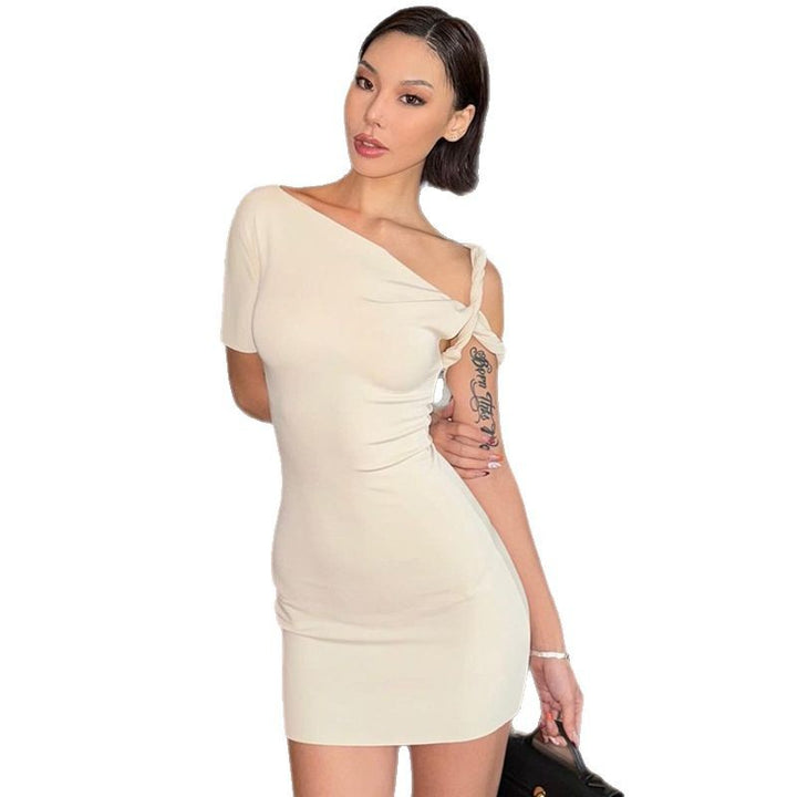 Damen figurbetontes Minikleid mit asymmetrischem Ausschnitt und verspieltem Knotendetail Echo Archiv
