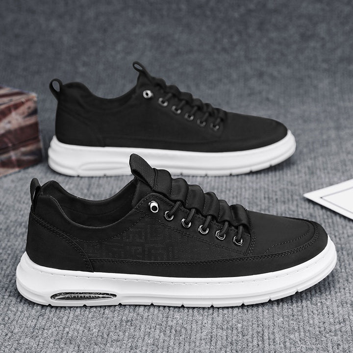 Herren Leichte Sneaker mit niedrigem Schnitt, geprägtem Muster, luftgepolsterter Sohle und gepolstertem Einstieg Echoarchiv