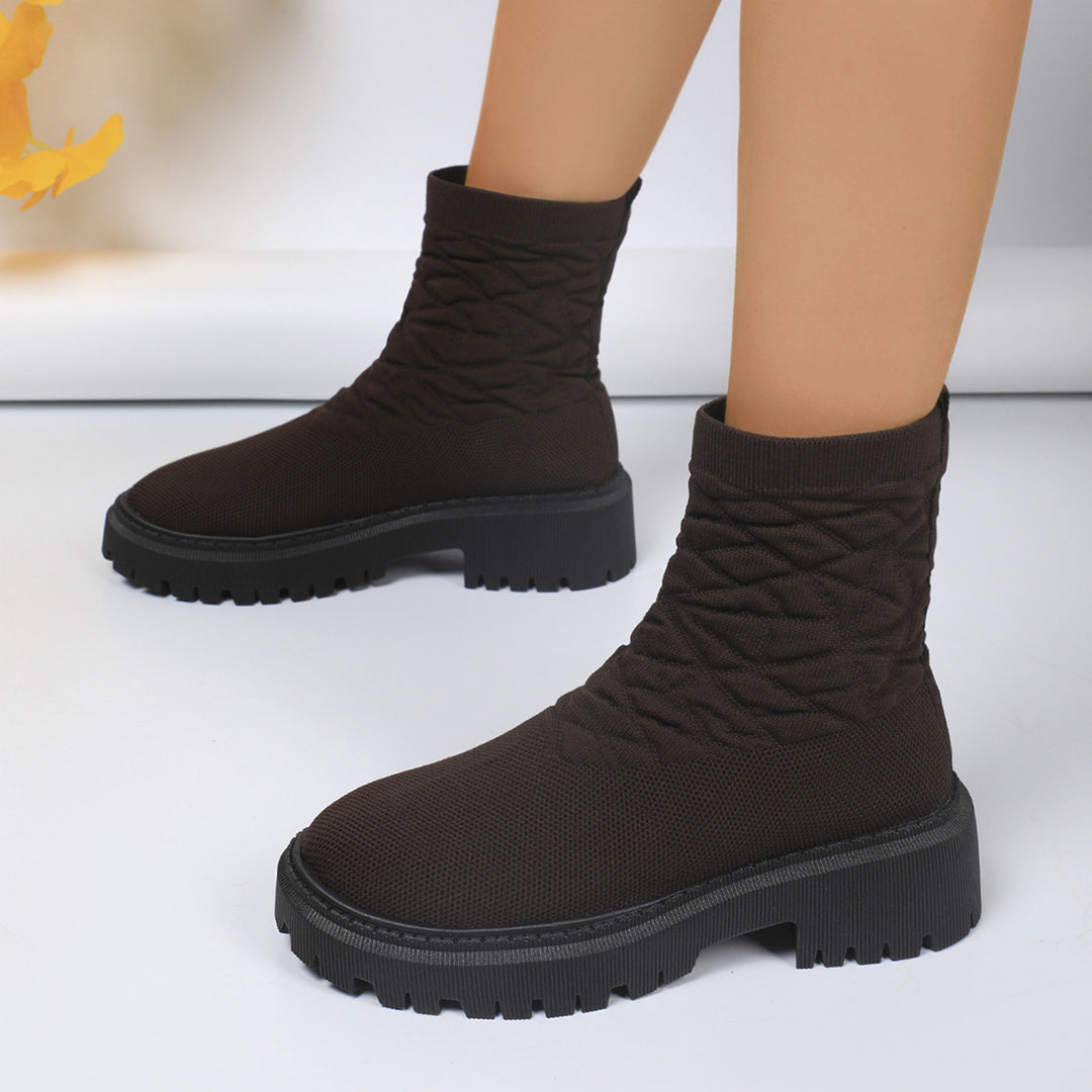 Damen Strick-Sockenboots mit geometrischer Stepp-Optik und klobiger Lug-Sohle Echoarchiv