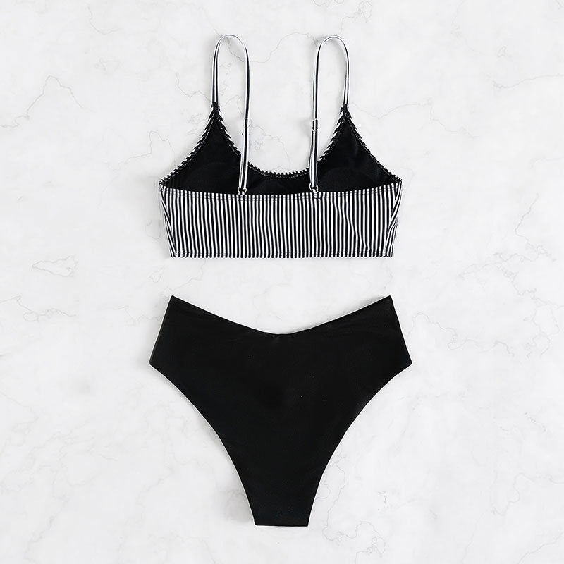 Damen Bikini-Set mit lässigem Streifenoberteil und hochgeschnittenem Slip Echo Archiv