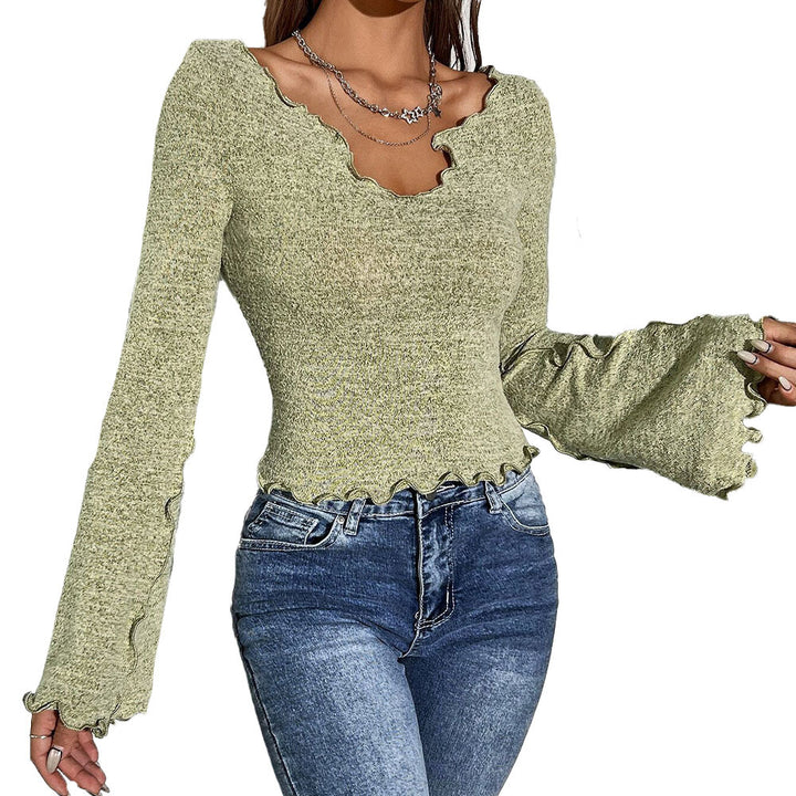 Damen figurbetontes Feinstrick-Longsleeve mit V-Ausschnitt, welligem Saum und Glockenärmeln – Avérine