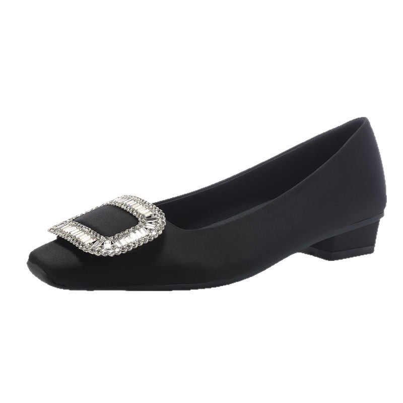 Damen Satin-Ballerinas mit quadratischer Zehenbox, mittlerem Blockabsatz und Kristallschnalle – Lioré