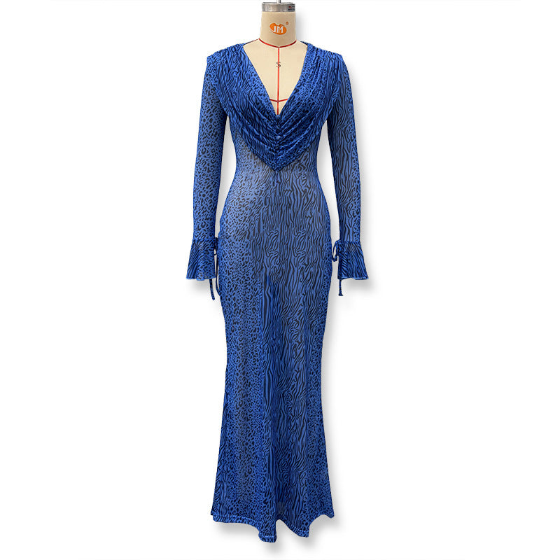 Damen elegantes Maxikleid mit tiefem V-Ausschnitt und verspielten Rüschendetails Echo Archiv