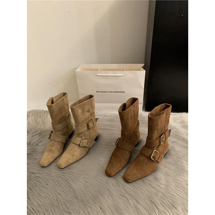 Damen Biker-inspirierte Mid-Boots aus Velourslederoptik mit spitzer Kappe und verstellbaren Gürtelschnallen – Lioré