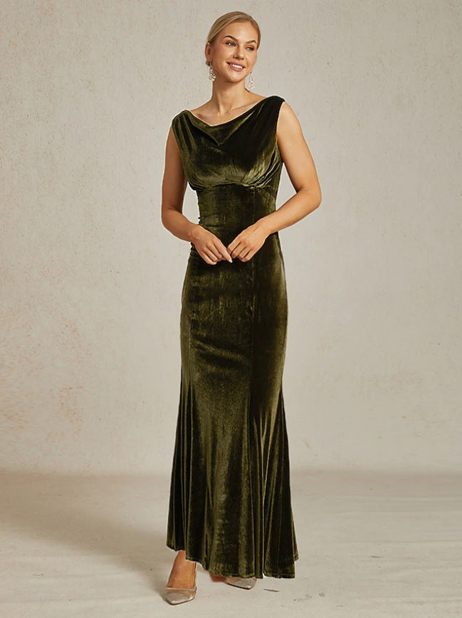 Damen Maxikleid aus samtigem Material mit elegantem Carmen-Ausschnitt Echo Archiv