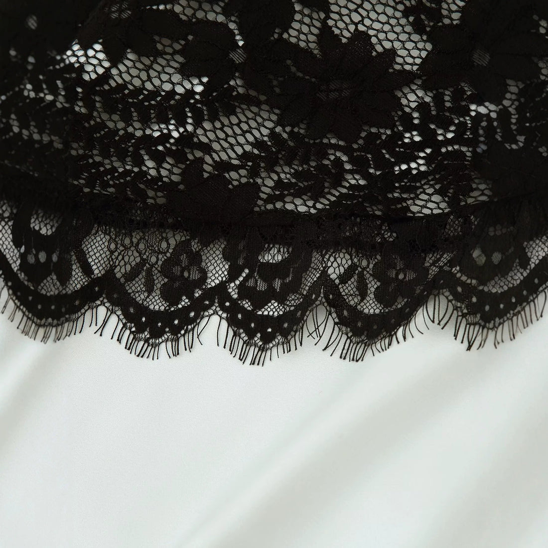 Damen Midikleid mit asymmetrischem Spitzenbesatz und Glockenärmeln Echoarchiv