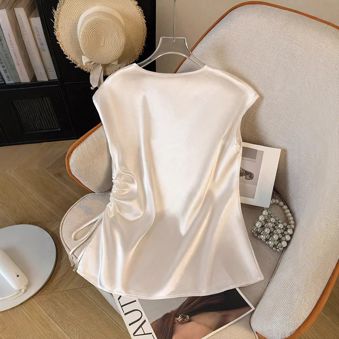 Damen Satinbluse mit seitlichem Kordelzug und V-Ausschnitt Echo Archiv