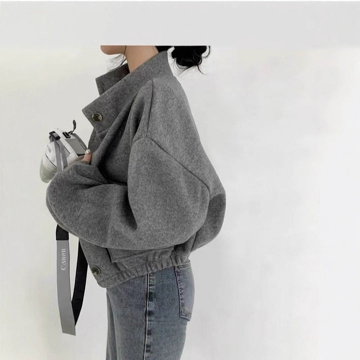 Damen Kurze Oversize-Wolloptik-Jacke mit Stehkragen und Ballonärmeln – Célinea