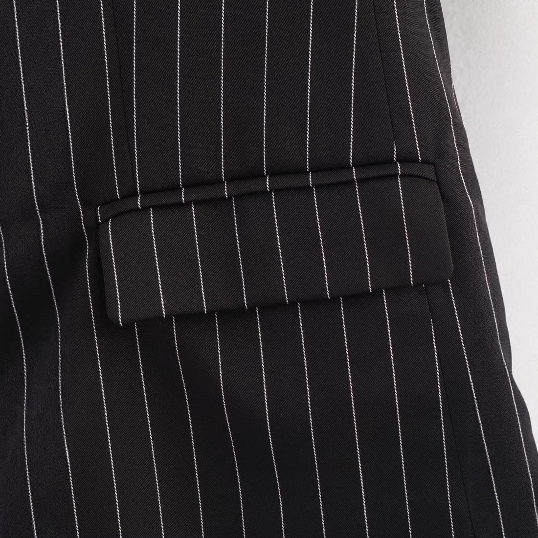 Damen Nadelstreifen-Blazer mit weitem Revers und Pattentaschen Echoarchiv