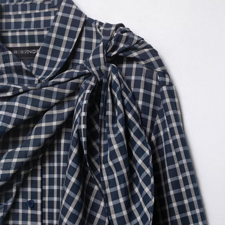 Damen Karierte Bluse mit asymmetrischem Schal‑Drapé und Hemdkragen Echoarchiv