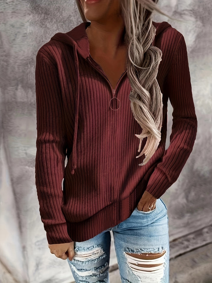 Damen Lässiger Rippstrick-Hoodie mit halbhohem Reißverschluss und Ringzipper – Auréline