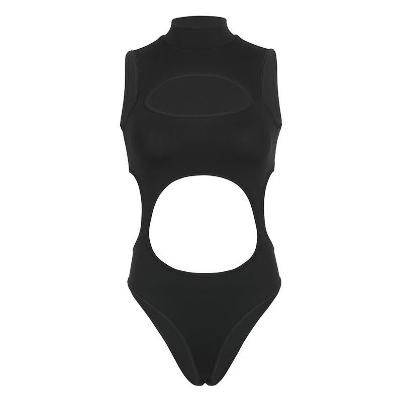 Damen Sportlicher Badeanzug mit hohem Kragen und raffiniertem Cut-Out Echo Archiv