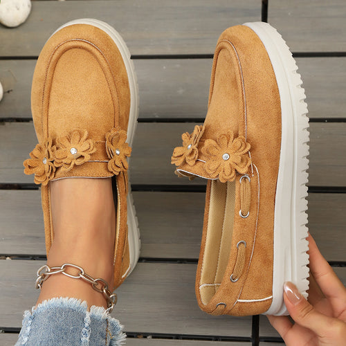 Damen Velours‑Slipper mit Blumenapplikation und profilierter Plateau‑Sohle – Lioré