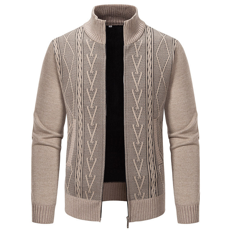 Herren Strickjacke mit modernem Zopfmuster und hohem Stehkragen Echoarchiv