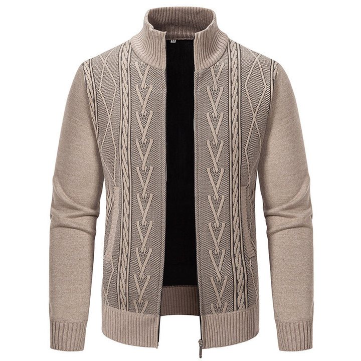 Herren Strickjacke mit modernem Zopfmuster und hohem Stehkragen Echoarchiv
