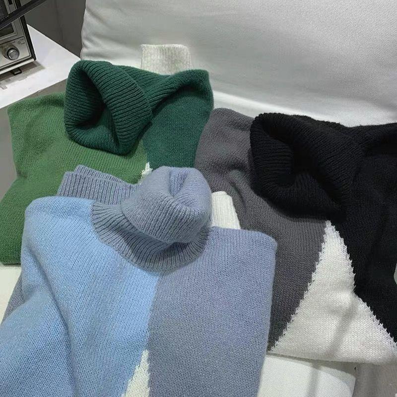 Herren Grobstrickpullover mit hohem Kragen und modernen Farbblocks Echoarchiv