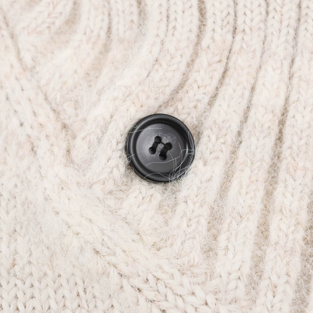 Damen Oversized Strickpullover mit hohem Rippkragen, Knopfdetail und V‑Ausschnitt Echoarchiv
