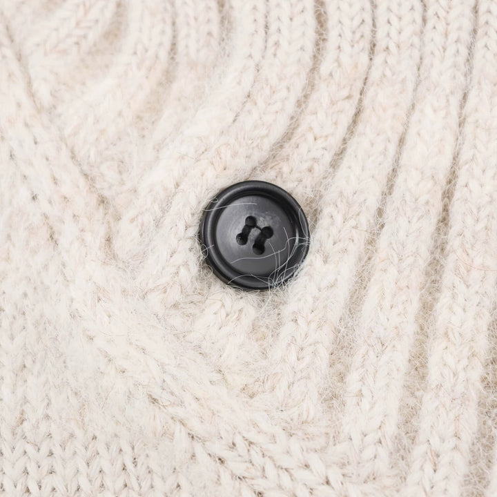 Damen Oversized Strickpullover mit hohem Rippkragen, Knopfdetail und V‑Ausschnitt Echoarchiv