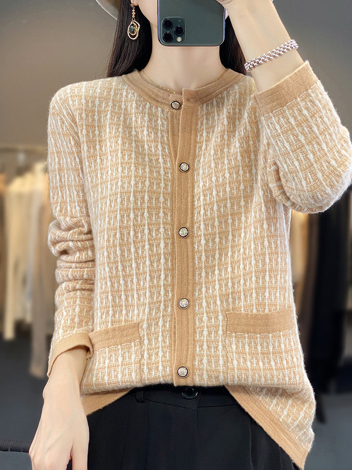 Damen Strickcardigan im Bouclé‑Gittermuster mit Rundhals, Schmuckknopfleiste und aufgesetzten Taschen Echoarchiv