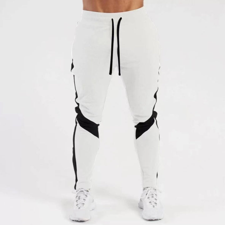 Herren Sportliche Slim-Fit Jogginghose mit Kontrastdetails Echoarchiv