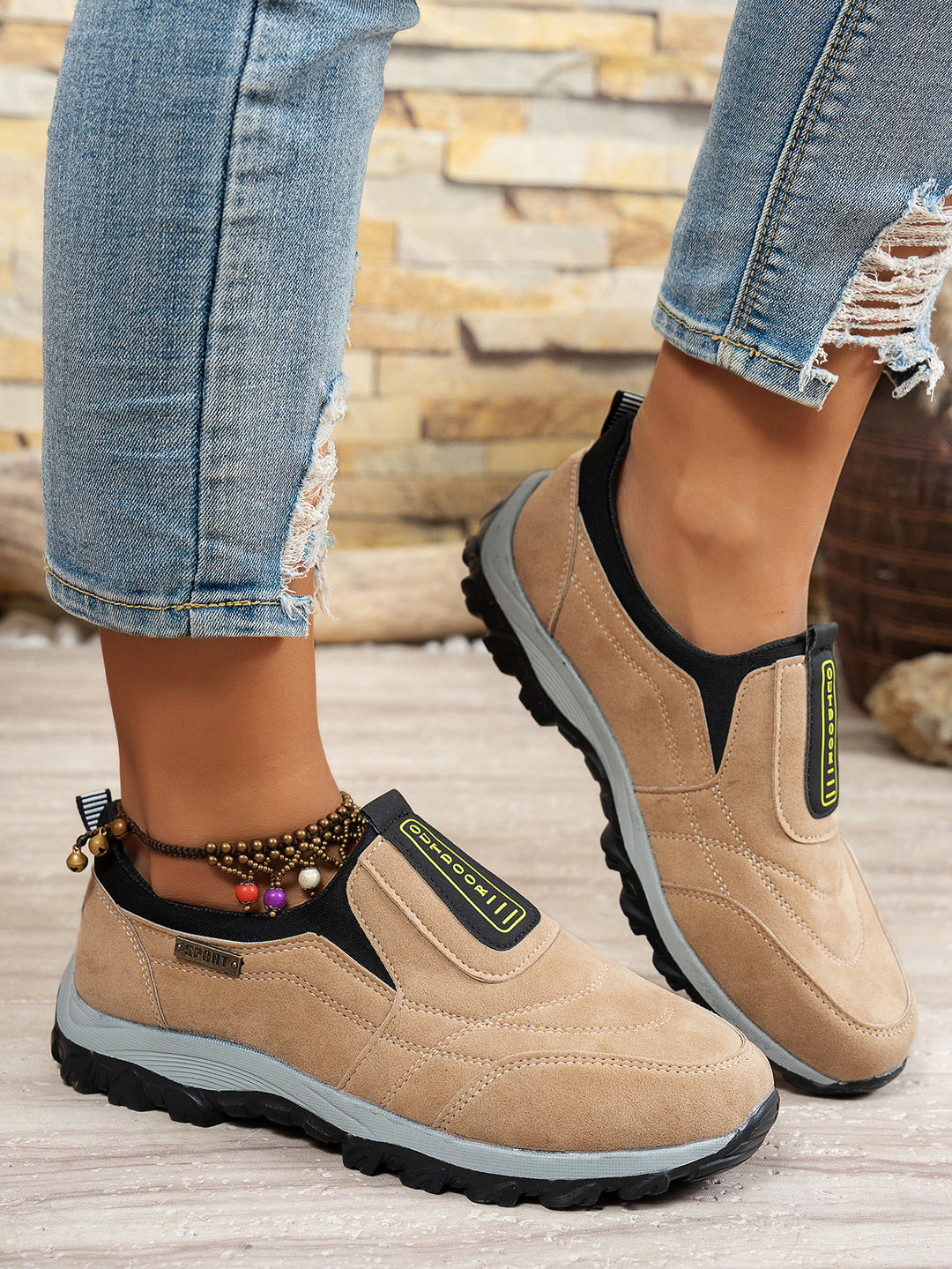 Damen  robuste Slip-On Outdoor-Sneaker mit Wildlederoptik, elastischem Schaft und profilierter Traktorsohle Echo Archiv