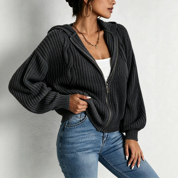 Damen Kapuzen-Cardigan im Grobstrick mit Zopfmuster und Reißverschluss – Veloura