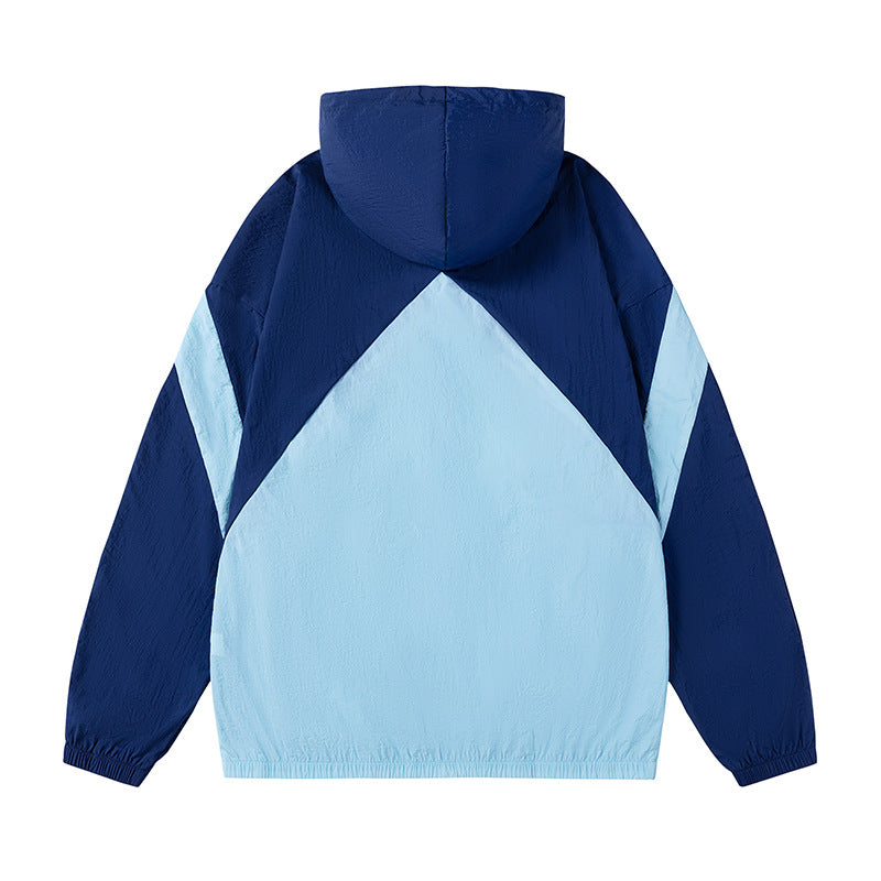 Herren sportliche Windjacke mit verstellbarem Kapuzensystem und reflektierenden Details Echoarchiv