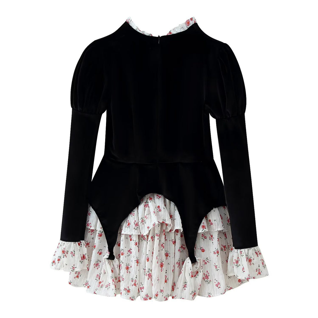 Damen Samt-Cropped-Jacke mit spitzem Schößchen, Perlenknopfleiste und Rüschenärmeln Echo Archiv