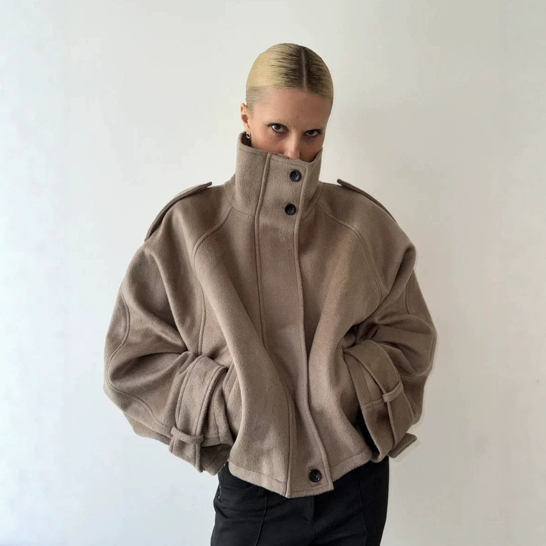 Damen nan kurzer Wollmix-Blouson mit hohem Stehkragen, Schulterpatten und voluminösen Ballonärmeln Echo Archiv
