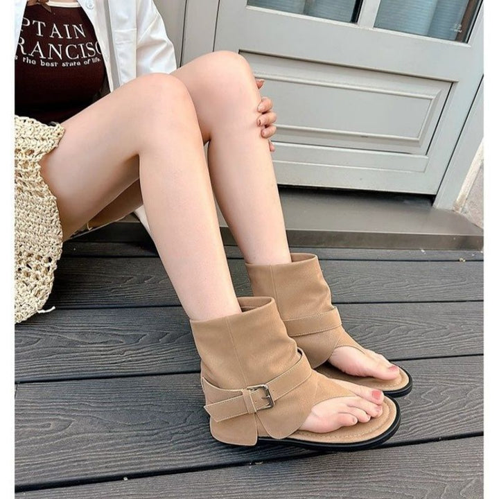 Damen Offene Sandalen‑Stiefelette mit Sockenkragen und Schnallenriemen – Sorelia