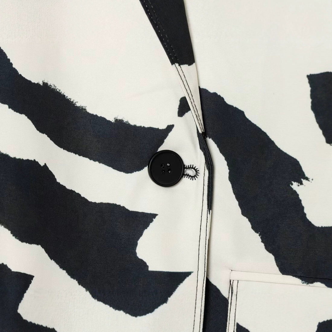 Damen Oversize-Blazer im Zebra-Print mit Reverskragen und Pattentaschen Echoarchiv