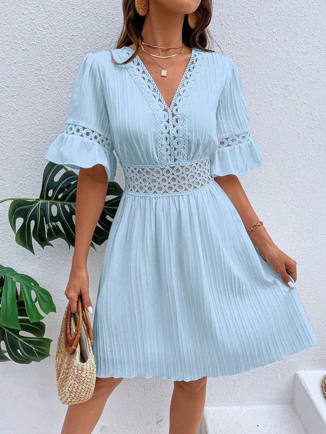 Damen Midikleid mit Plissee, Spitzeneinsatz in der Taille und Volantärmeln Echo Archiv