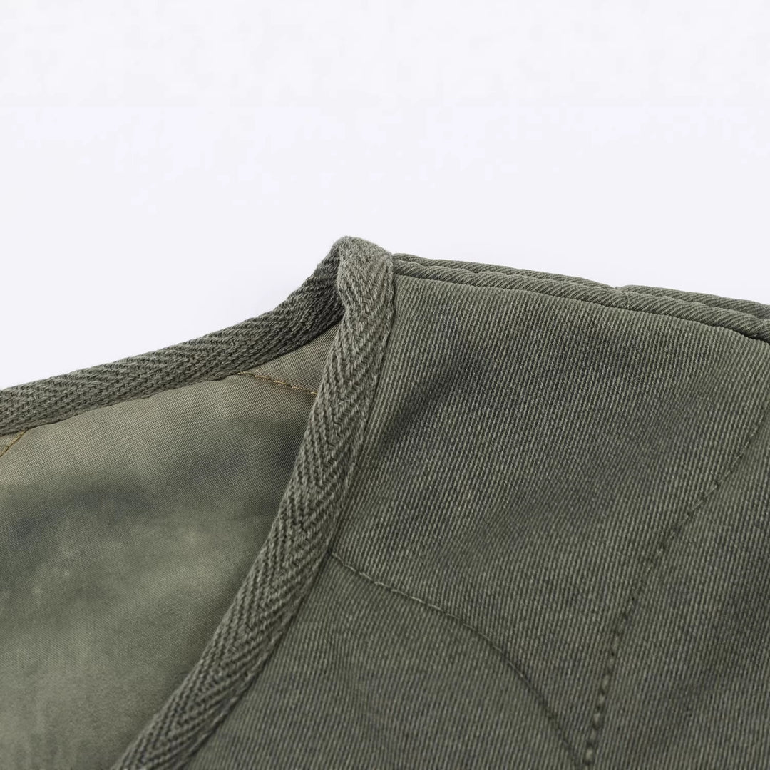 Damen Kurz gesteppte Jacke mit Rundhalsausschnitt, Zweiwege-Reißverschluss und Knopfleiste Echoarchiv