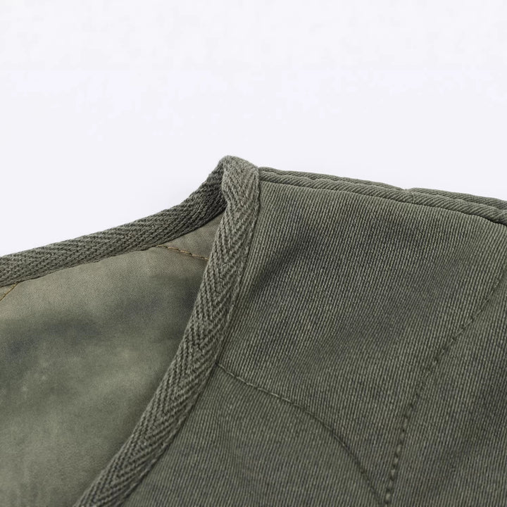 Damen Kurz gesteppte Jacke mit Rundhalsausschnitt, Zweiwege-Reißverschluss und Knopfleiste Echoarchiv