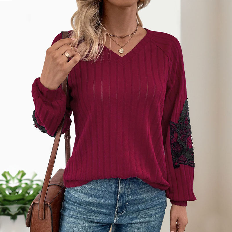 Damen Leichter Rippstrick-Pullover mit V-Ausschnitt und floraler Spitzenapplikation an den Ärmeln Echoarchiv