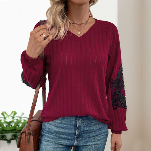 Damen Leichter Rippstrick-Pullover mit V-Ausschnitt und floraler Spitzenapplikation an den Ärmeln Echoarchiv