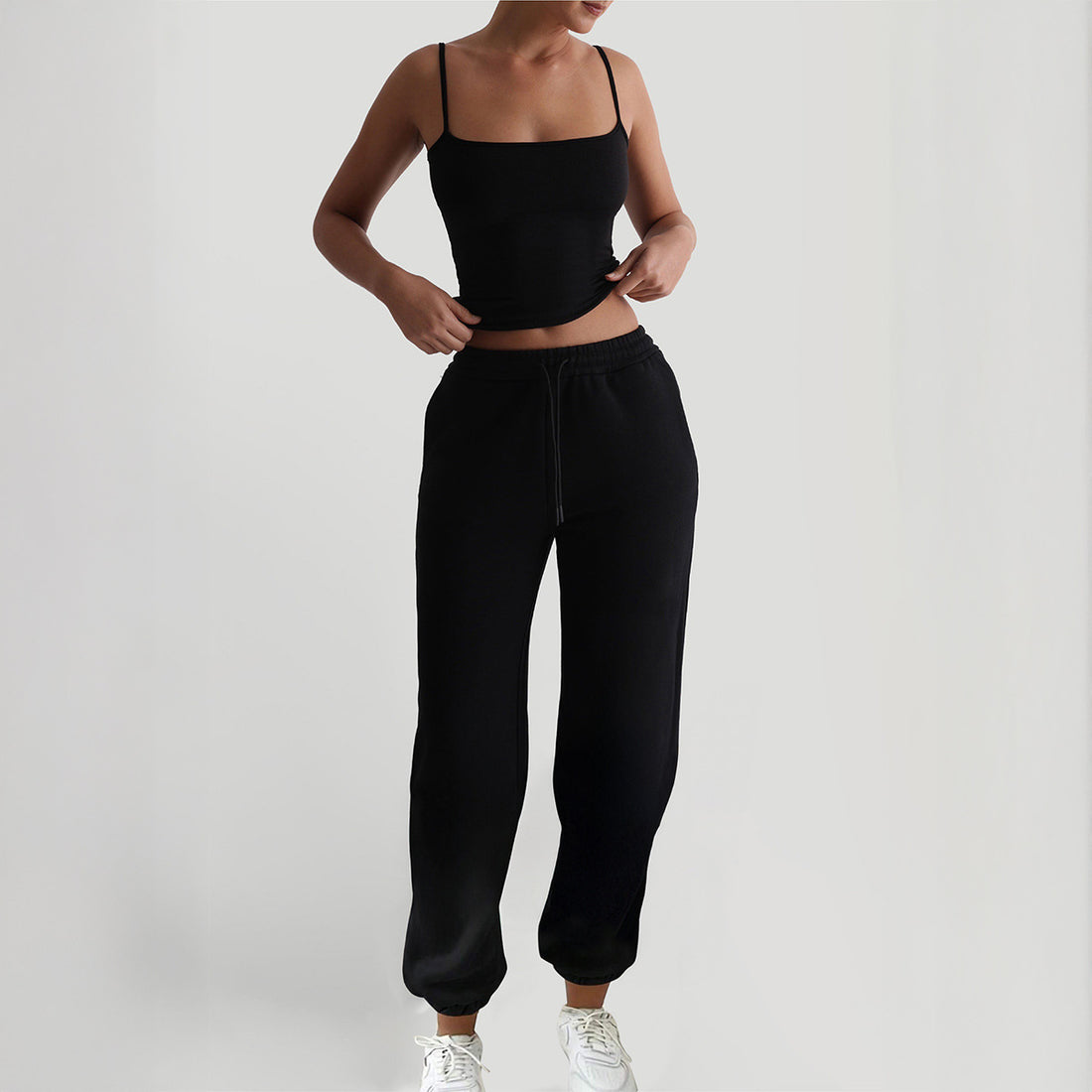 Damen Sportliches Zweiteiliges Set mit schmalem Oberteil und bequemen Hosen – Orélia