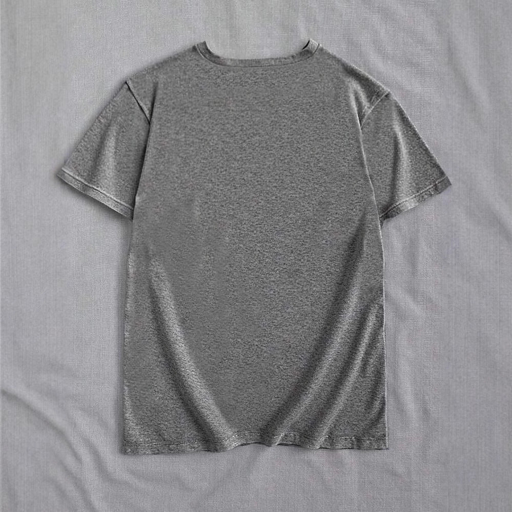 Damen T-Shirt mit künstlerischem Schmetterlingsdesign und herzförmigem Akzent Echo Archiv