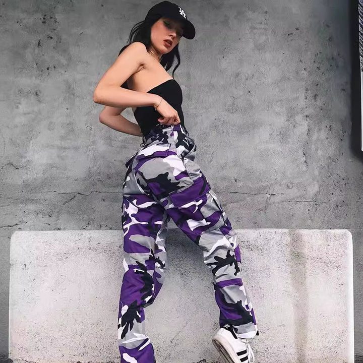 Damen Cargohose mit Camouflage‑Print, elastischem Bund und Beinbündchen Echoarchiv