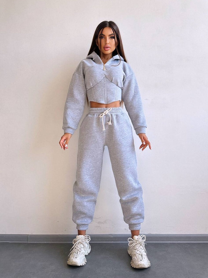 Damen Crop-Kapuzenjacke mit Korsagennaht und High-Waist Jogginghose – Élanora