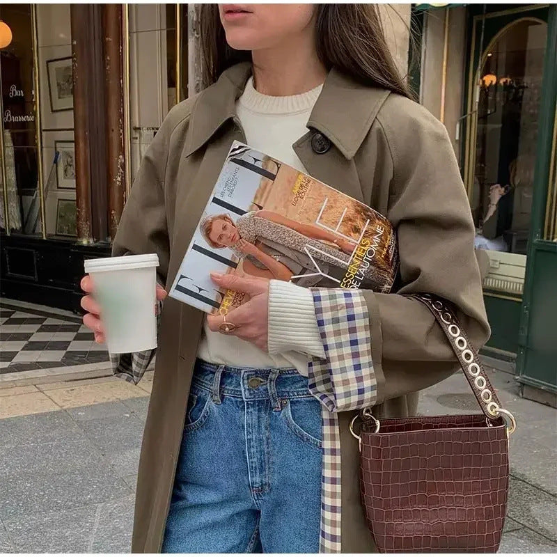 Damen 400+ lang geschnittener Trenchcoat mit Raglanärmeln und verdeckter Knopfleiste Echo Archiv